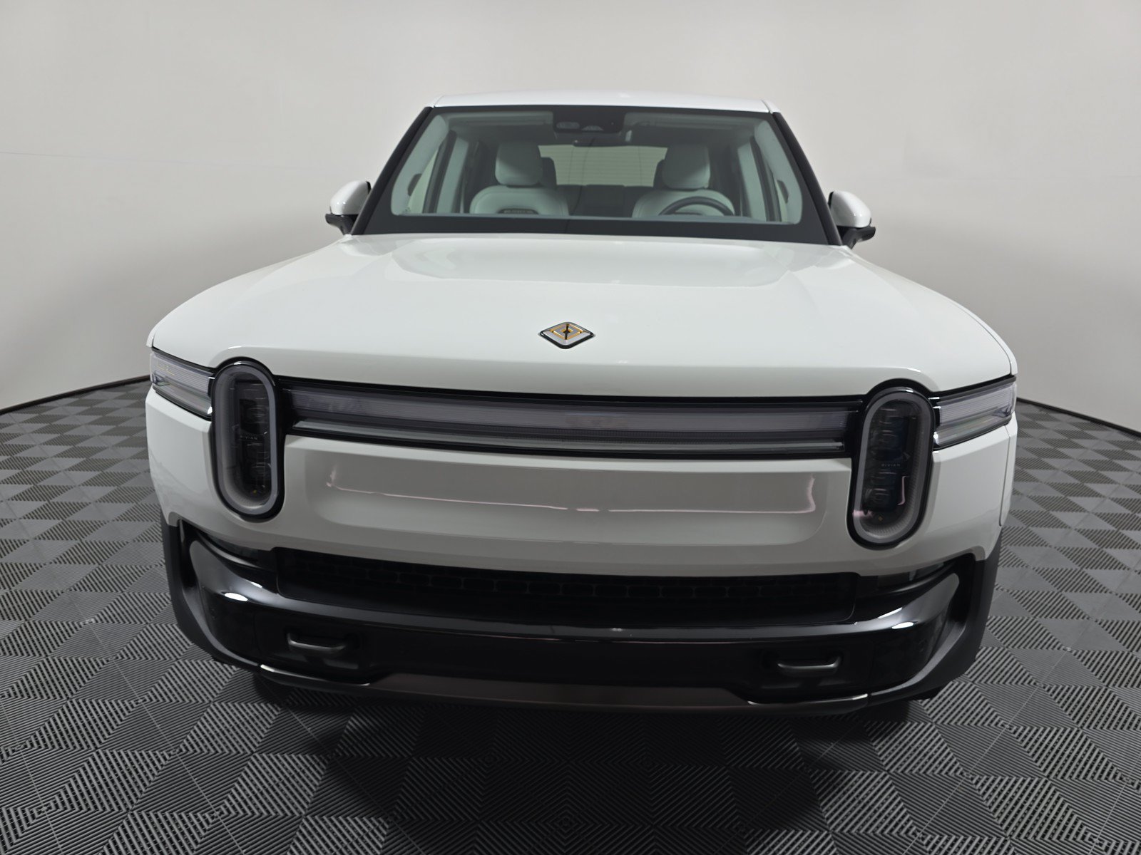Used 2025 Rivian R1T Premium AWD/4WD image 8