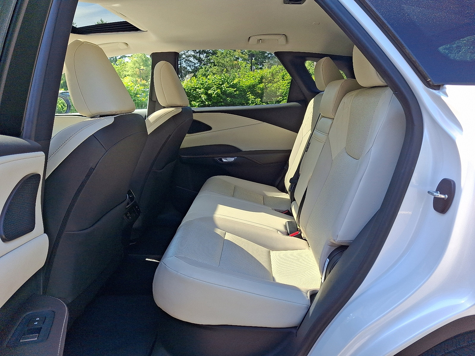 Used 2024 Lexus RX 350 Premium w/ Cold Area Package AWD/4WD image 10