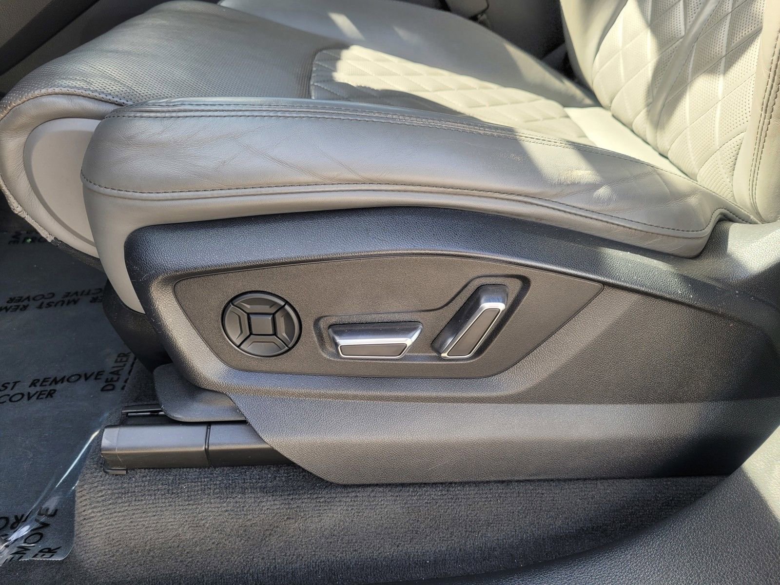 Used 2020 Audi SQ7 Prestige w/ S Sport Package image 11