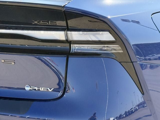 New 2026 Toyota Prius Plug-In Hybrid FWD image 6