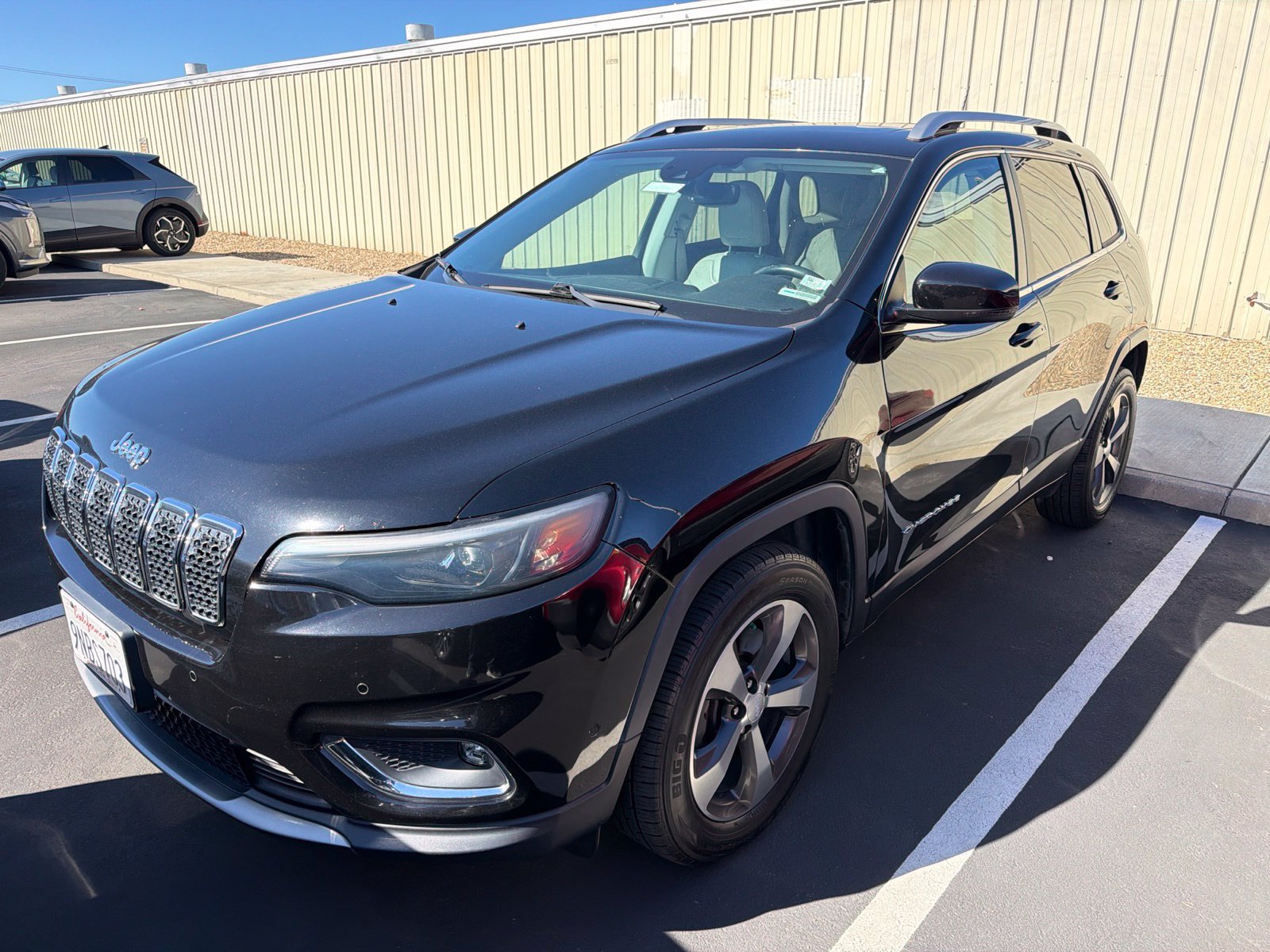 Used 2019 Jeep Cherokee Limited w/ Luxury Group AWD/4WD image 1