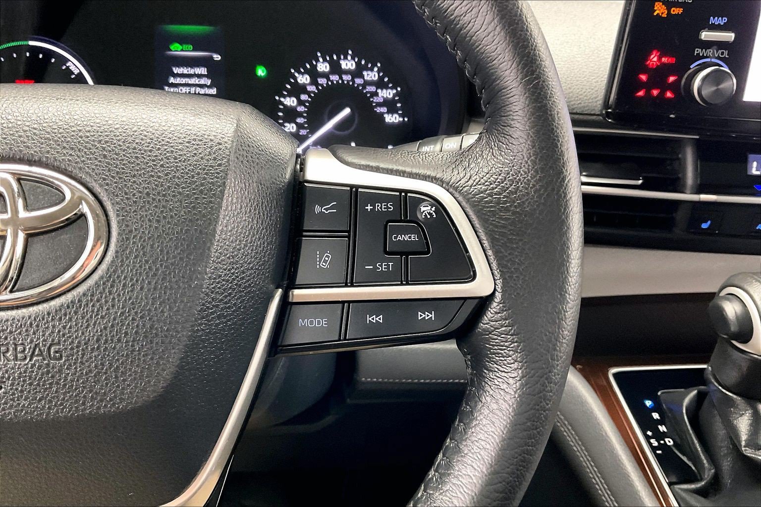 Used 2023 Toyota Sienna XLE FWD image 22