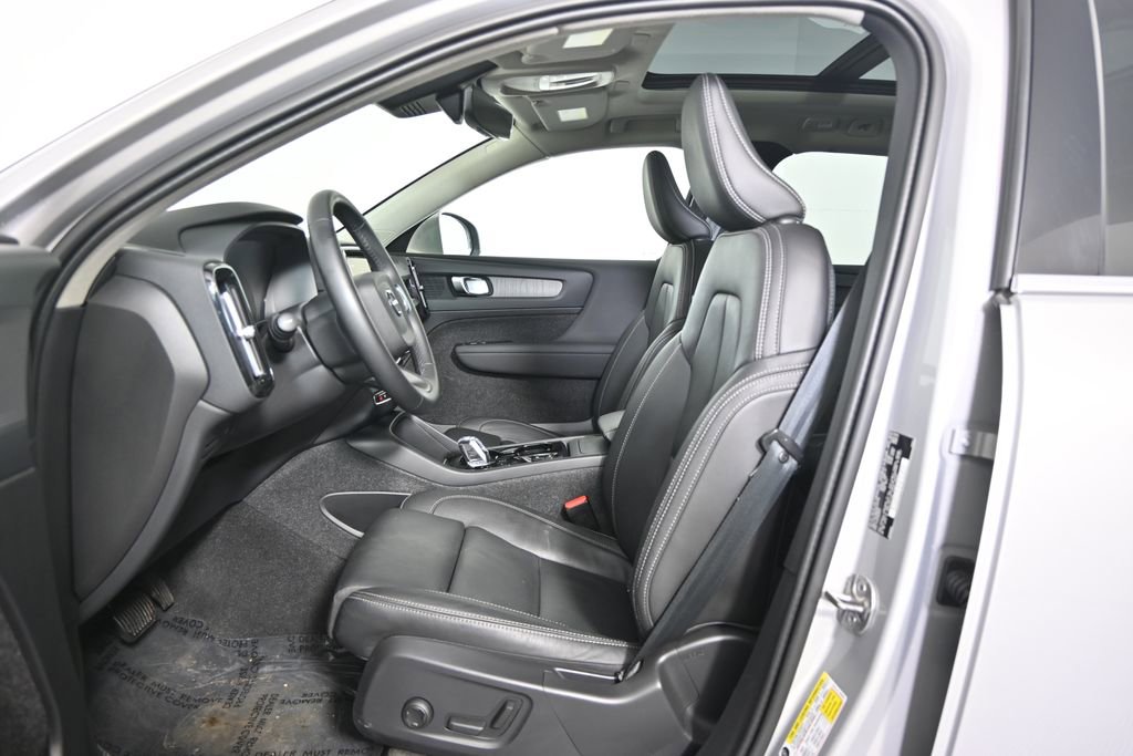 Used 2024 Volvo XC40 B5 Plus AWD/4WD image 21