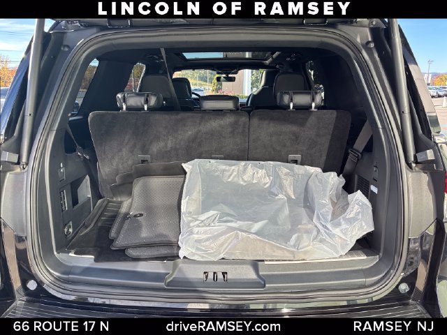 Certified 2023 Lincoln Navigator Reserve AWD/4WD image 6