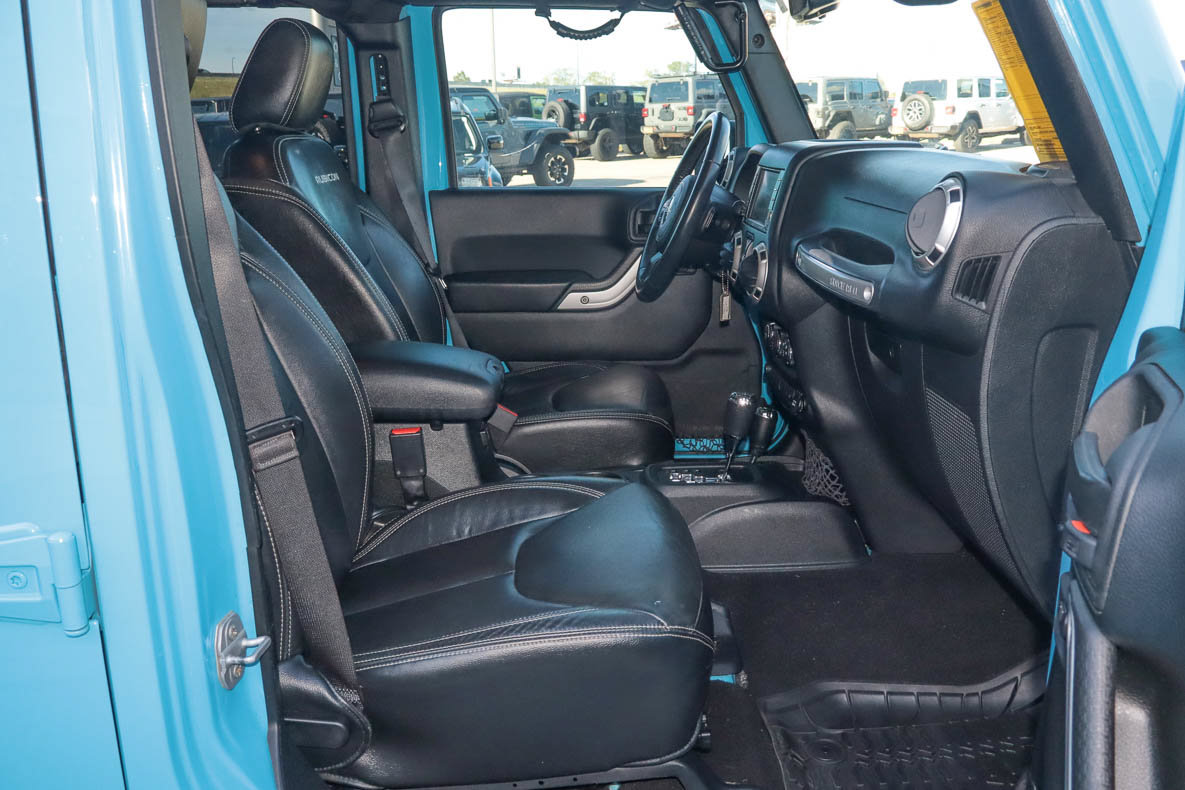 Used 2017 Jeep Wrangler Unlimited Rubicon w/ Connectivity Group AWD/4WD image 23