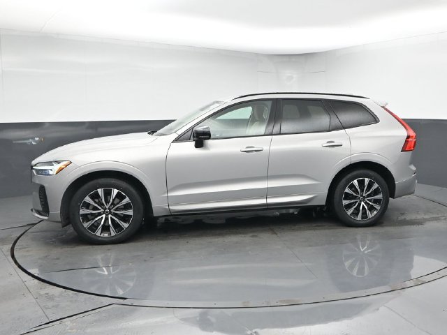 Used 2024 Volvo XC60 B5 Core AWD/4WD image 4