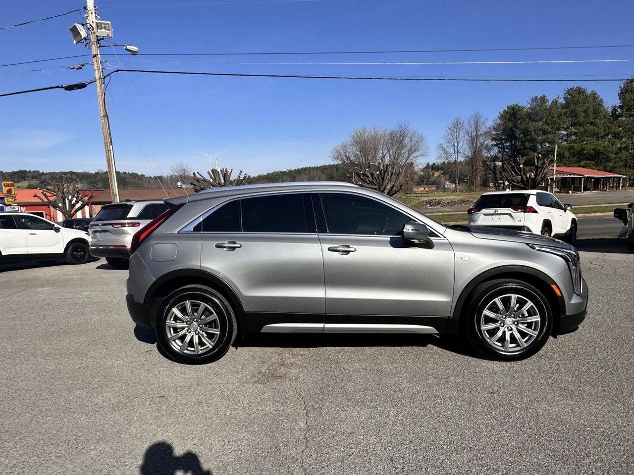 Used 2023 Cadillac XT4 Premium Luxury image 4