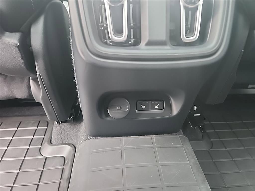 Certified 2023 Volvo XC40 B5 Plus w/ Driver Assist Package AWD/4WD image 29