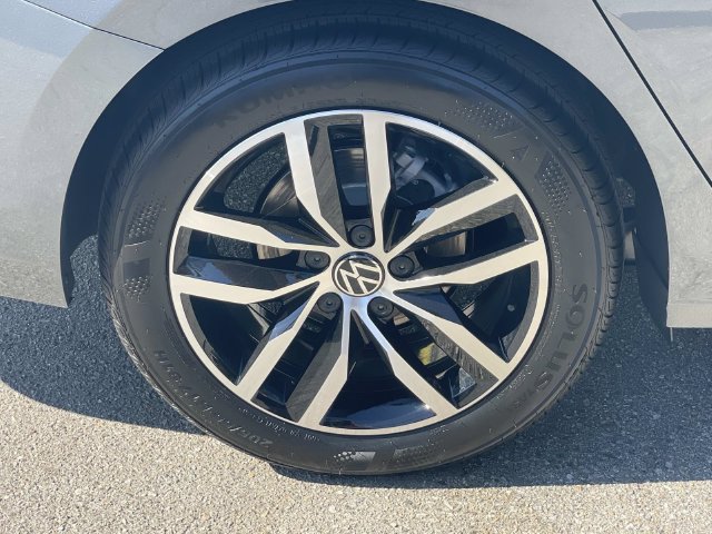 New 2026 Volkswagen Jetta SE FWD image 30