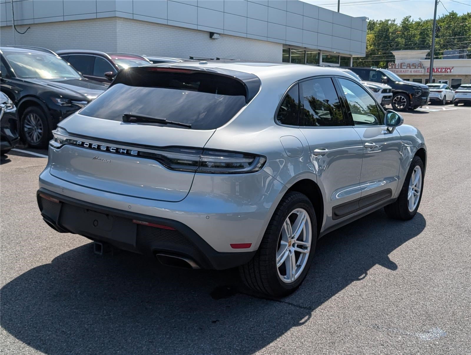 Used 2024 Porsche Macan AWD/4WD image 3
