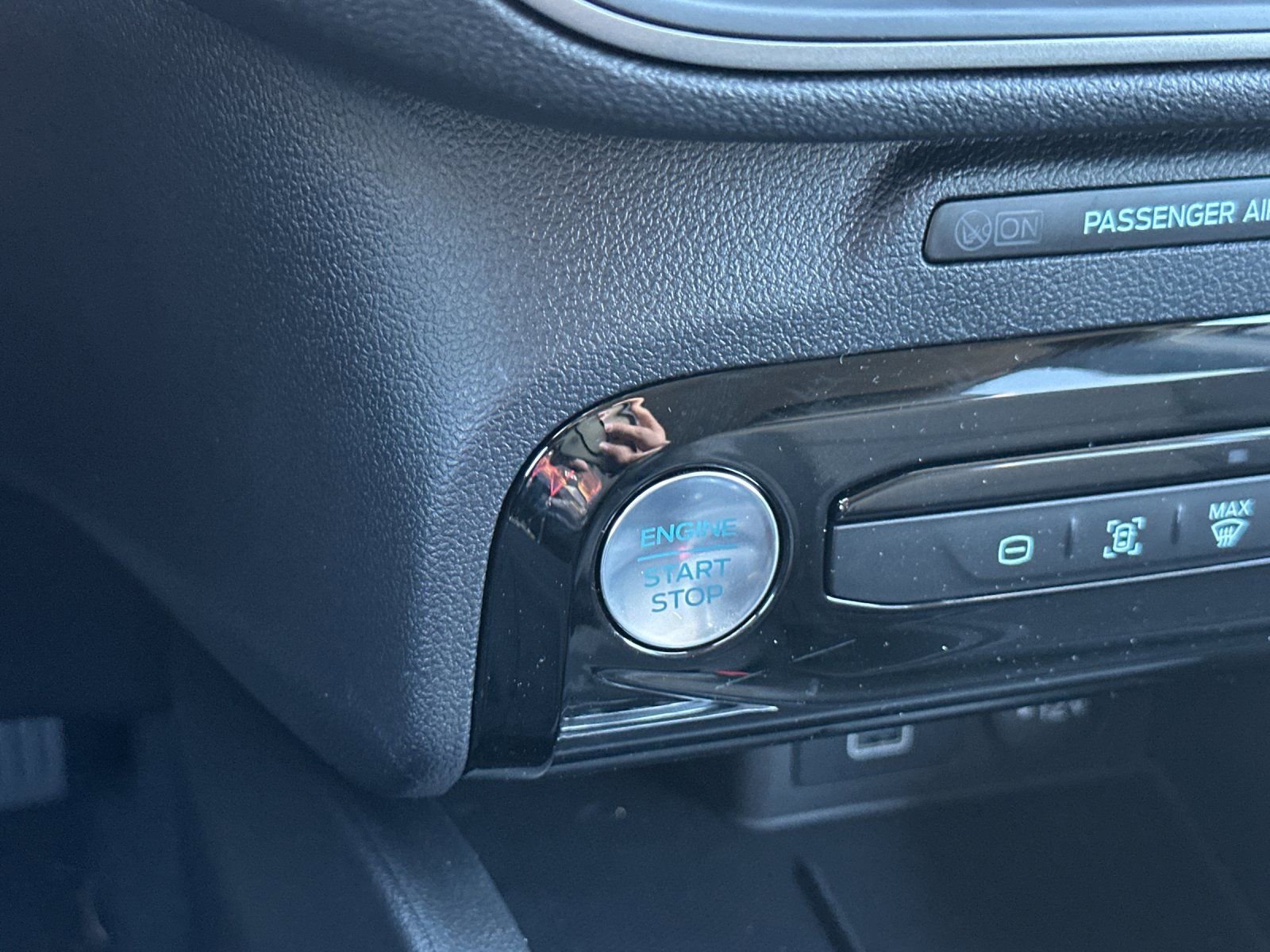 Used 2024 Ford Escape SE image 23