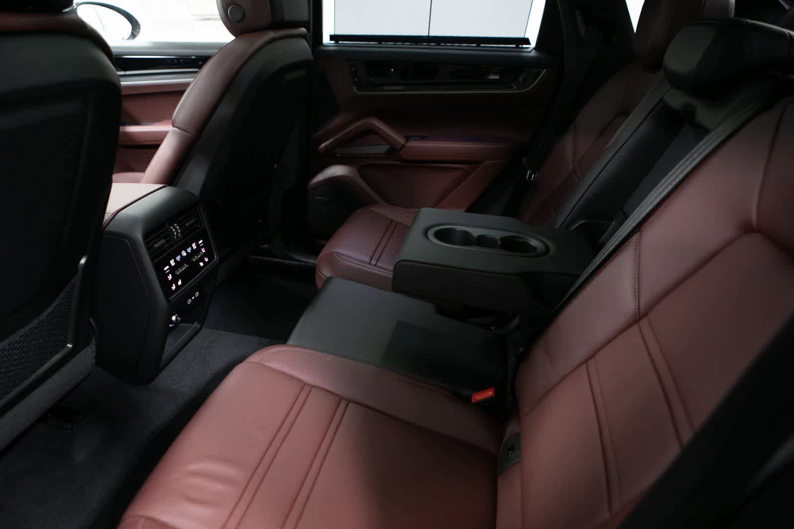 New 2026 Porsche Cayenne Turbo AWD/4WD image 31