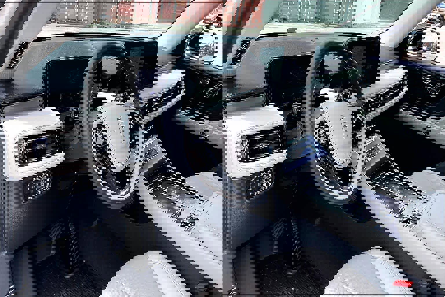 Used 2026 Lincoln Aviator 2WD image 16