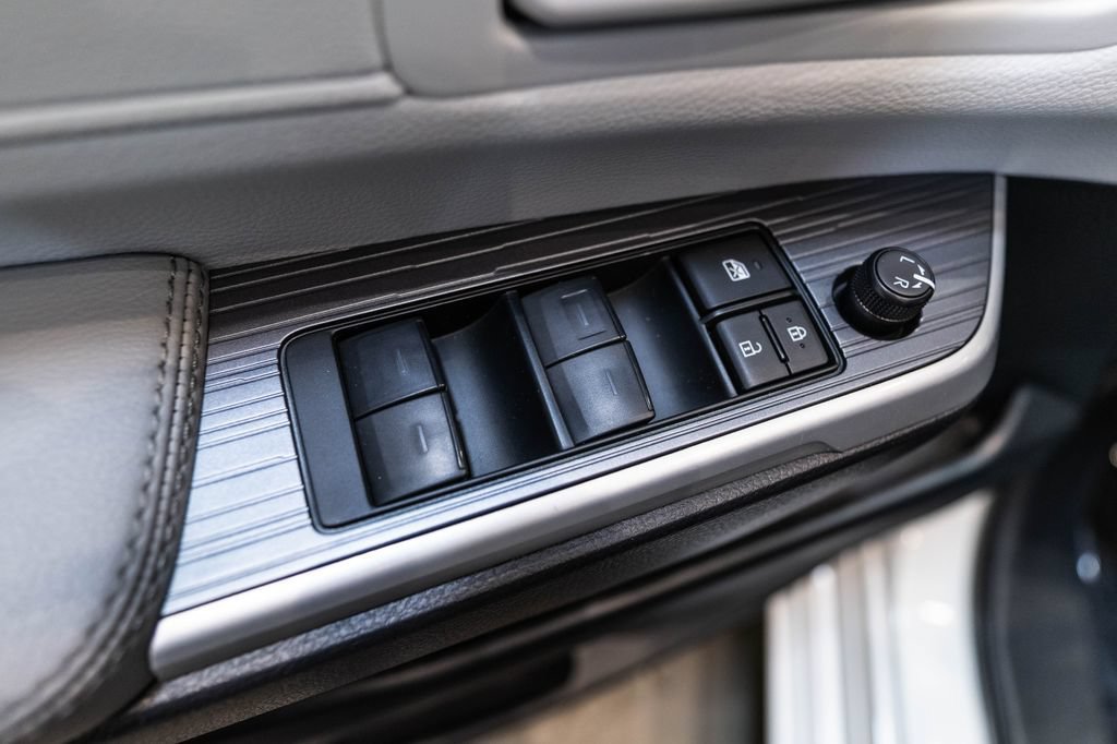 Certified 2025 Toyota Sienna LE FWD image 20