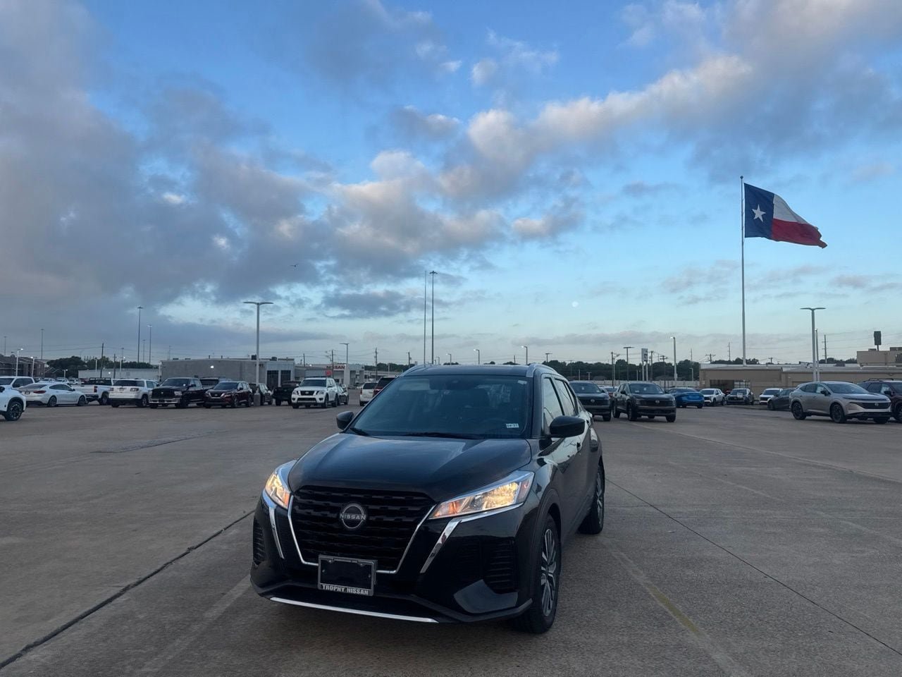 Certified 2023 Nissan Kicks SV FWD image 7