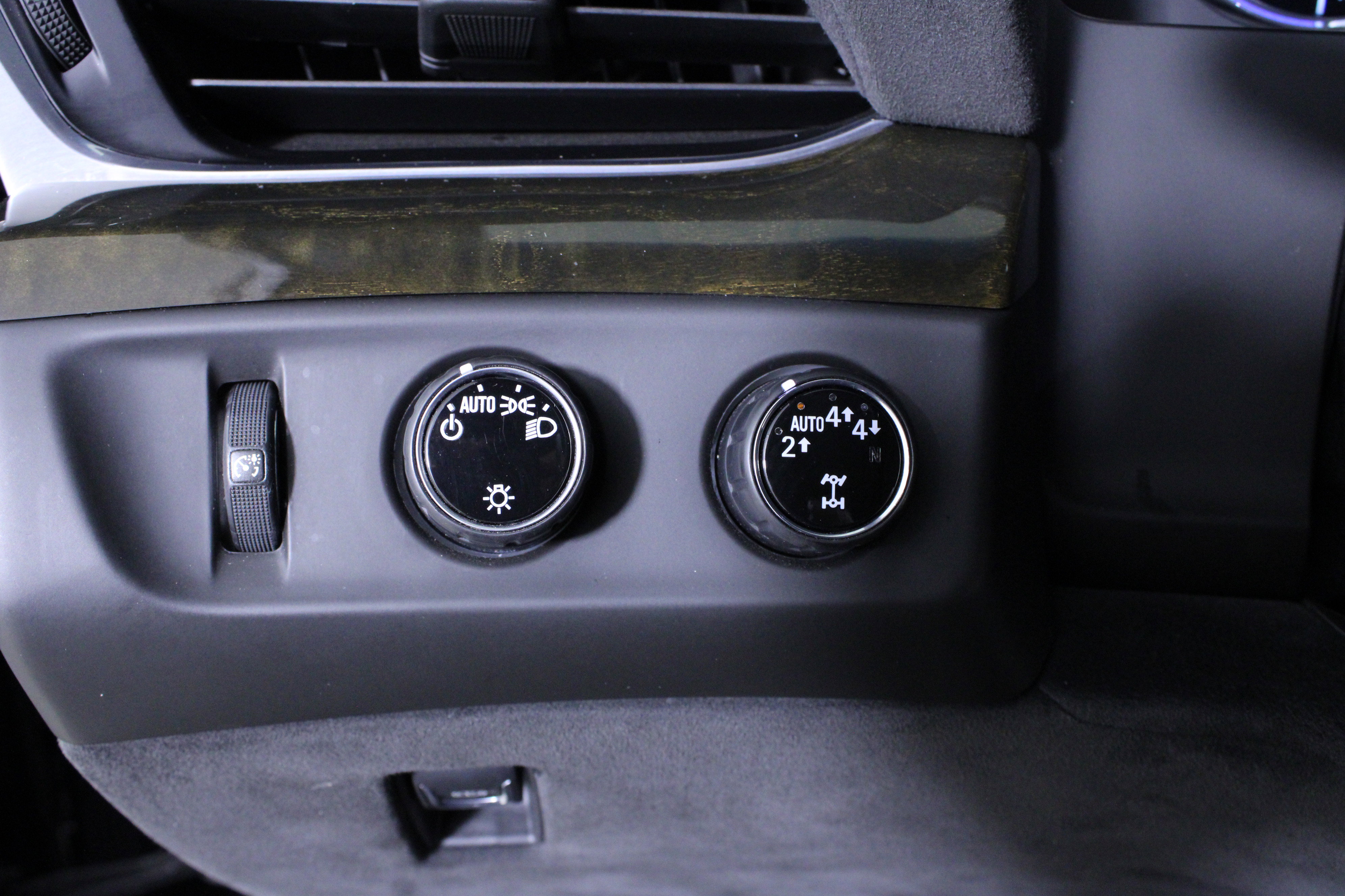 Used 2017 Cadillac Escalade Platinum image 28