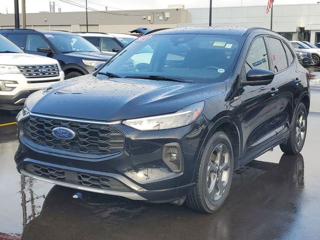 Certified 2023 Ford Escape ST-Line Select w/ Tech Pack #2 image 2