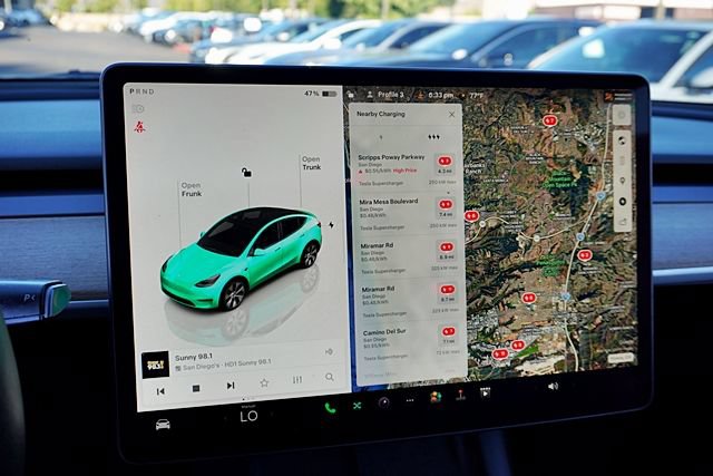 Used 2023 Tesla Model Y Long Range AWD/4WD image 33