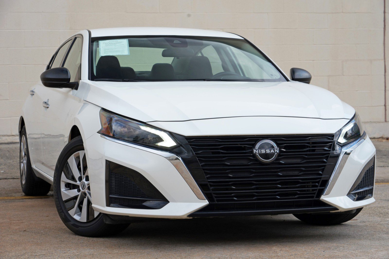 Used 2024 Nissan Altima 2.5 S FWD image 2