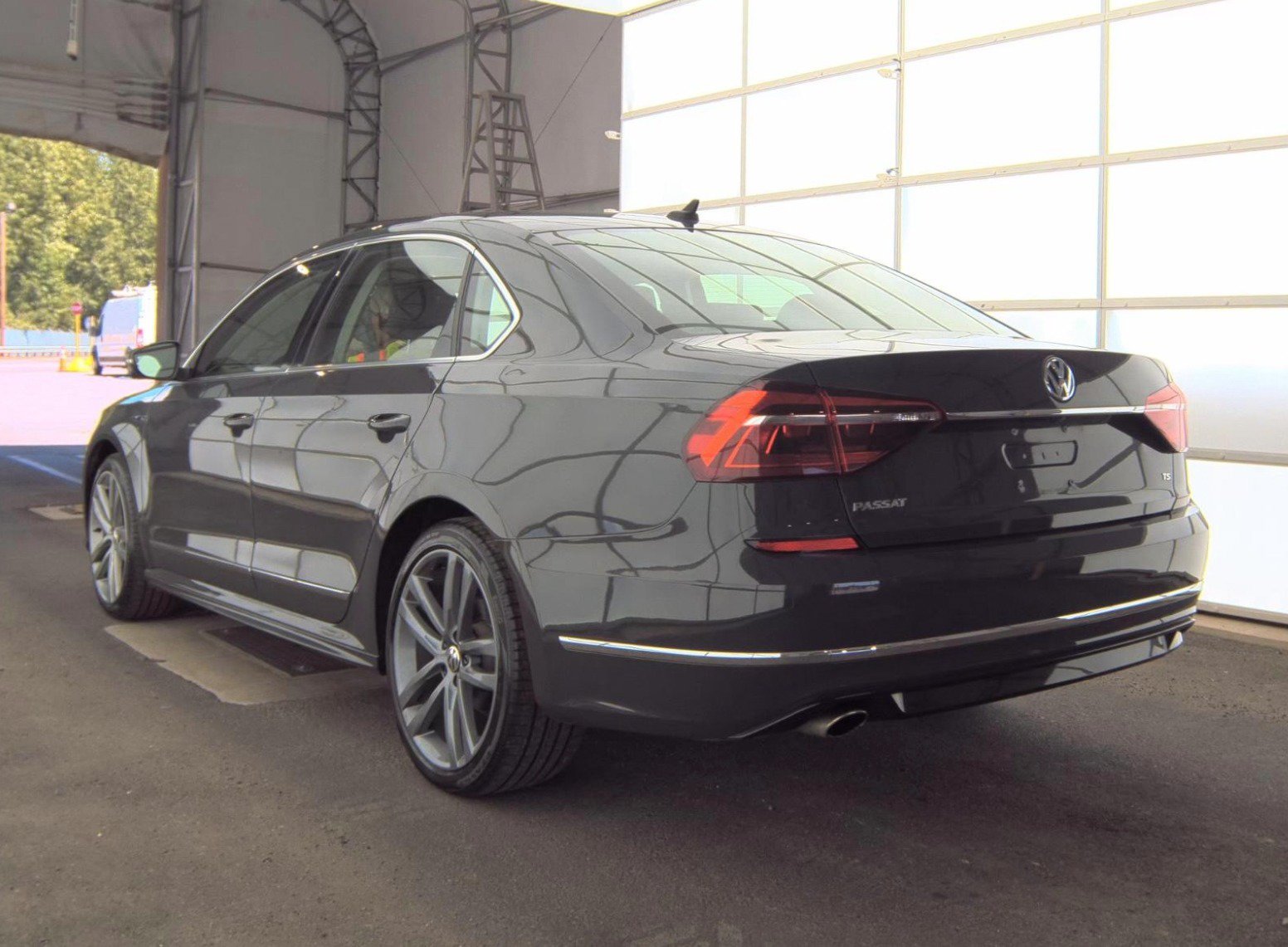 Used 2017 Volkswagen Passat 1.8T R-Line FWD image 6