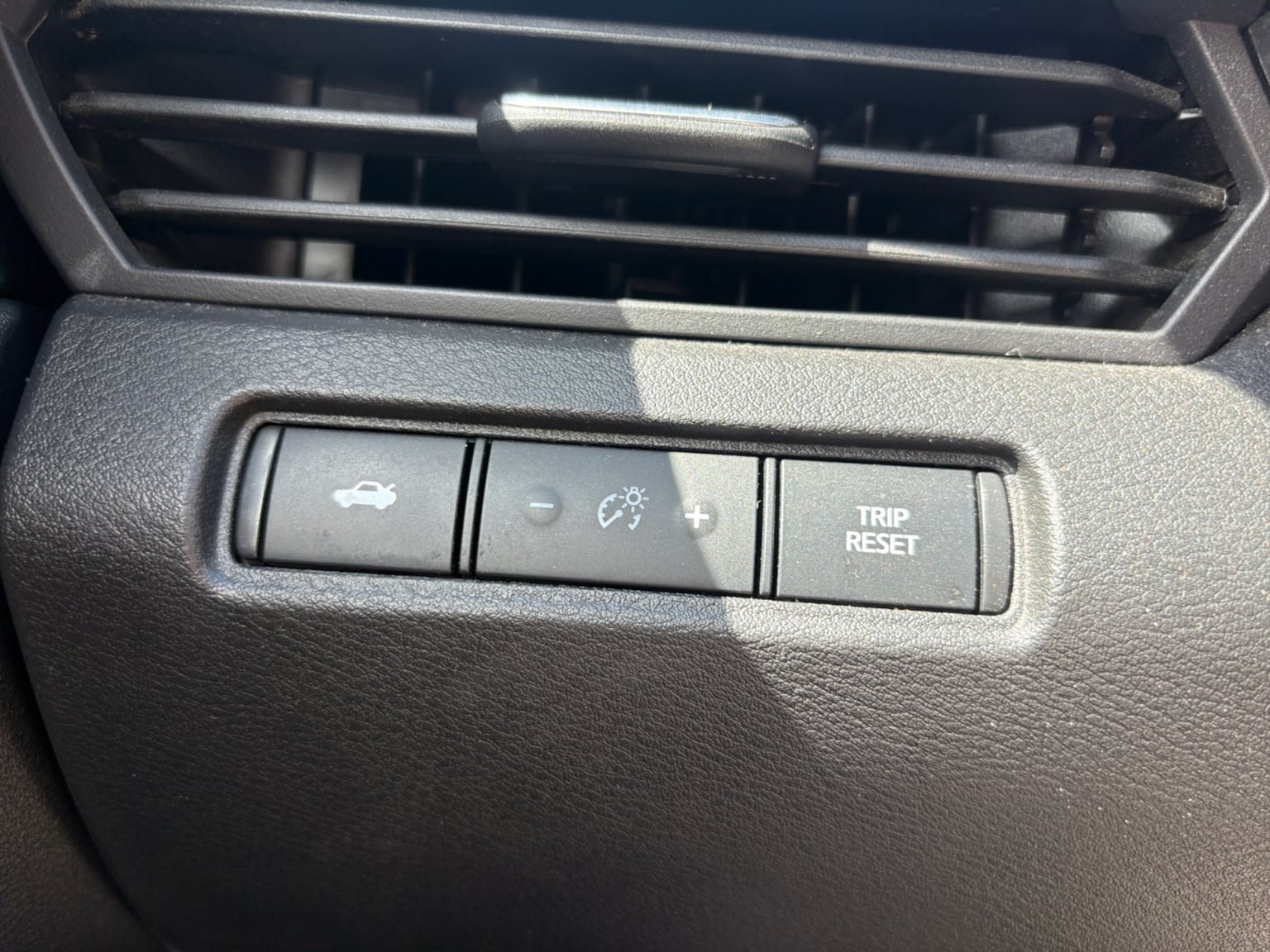 Used 2025 Nissan Altima 2.5 SV FWD image 24