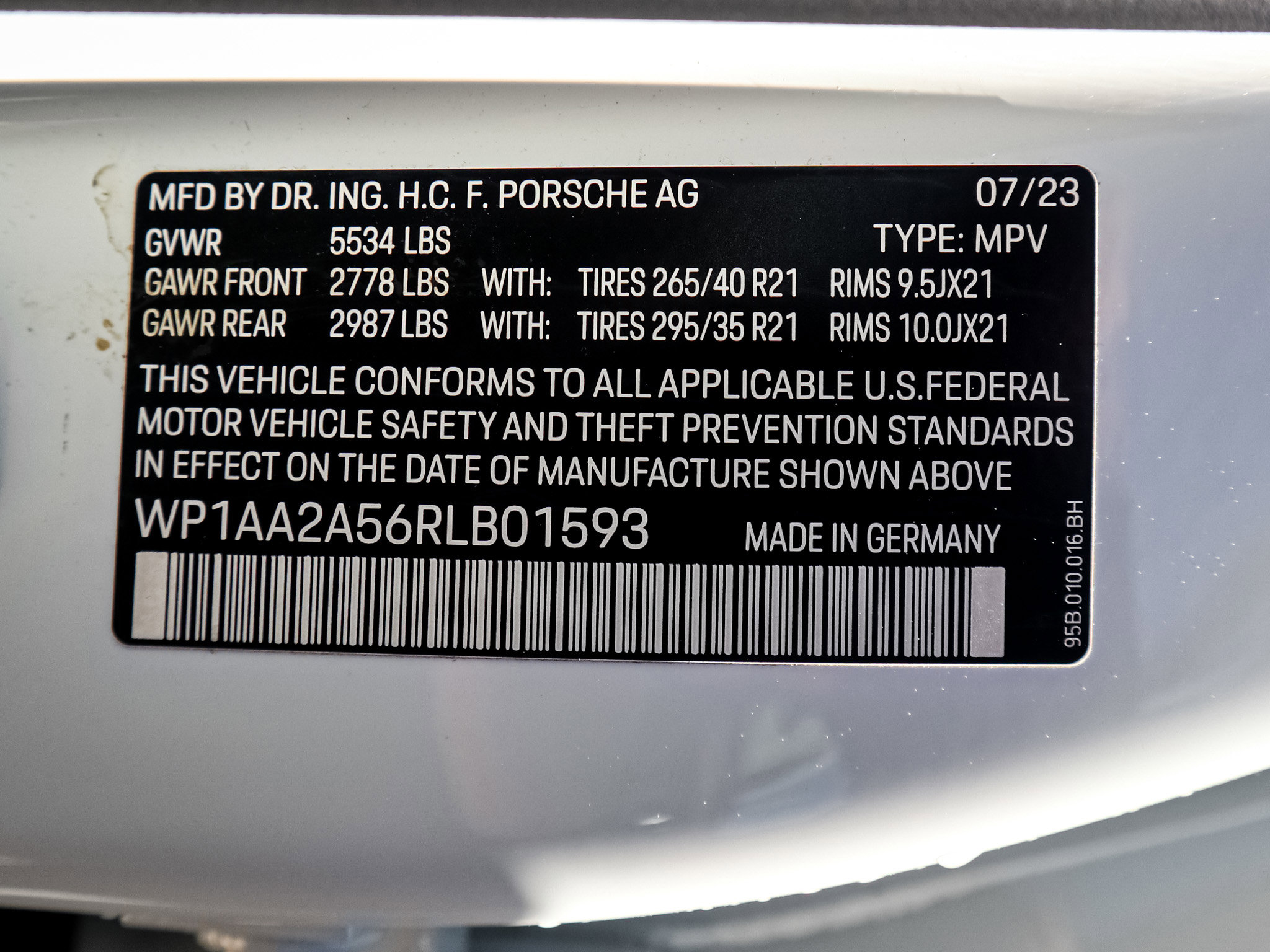 Used 2024 Porsche Macan AWD/4WD image 35