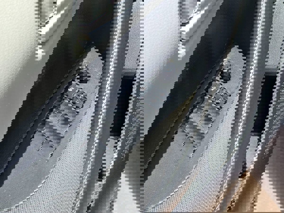 Used 2020 Toyota Corolla LE image 31