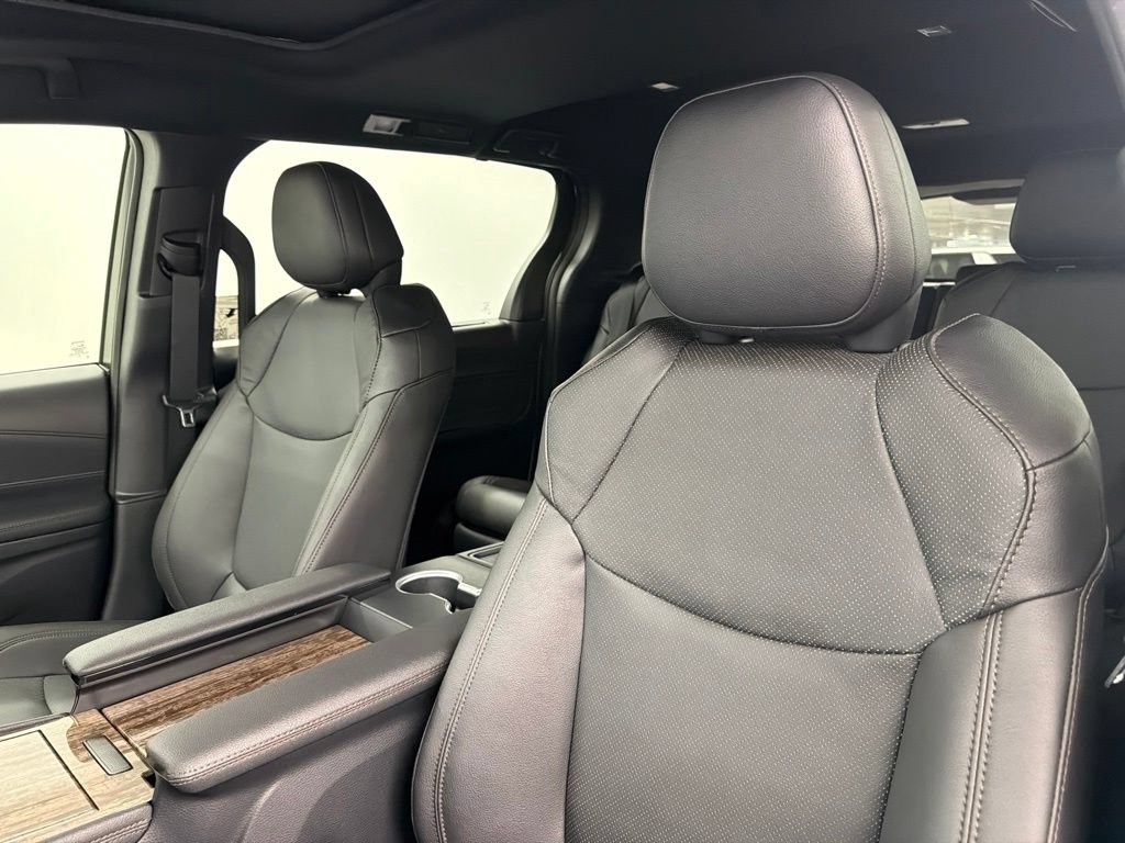Used 2026 Toyota Sienna Limited FWD image 24