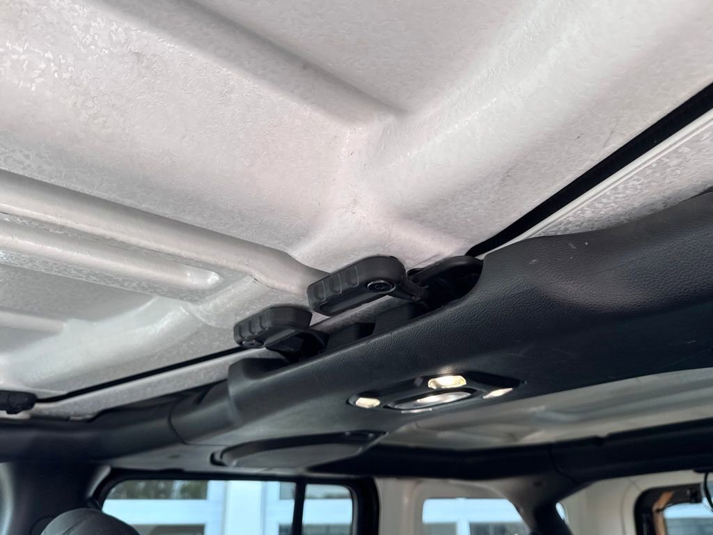 Used 2023 Jeep Wrangler Unlimited Sahara AWD/4WD image 31
