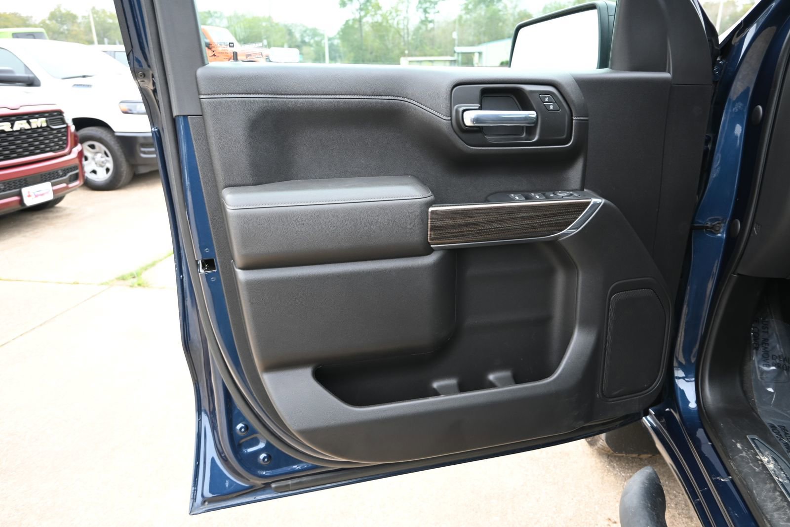 Used 2022 Chevrolet Silverado 1500 LT Trail Boss w/ Safety Package image 8