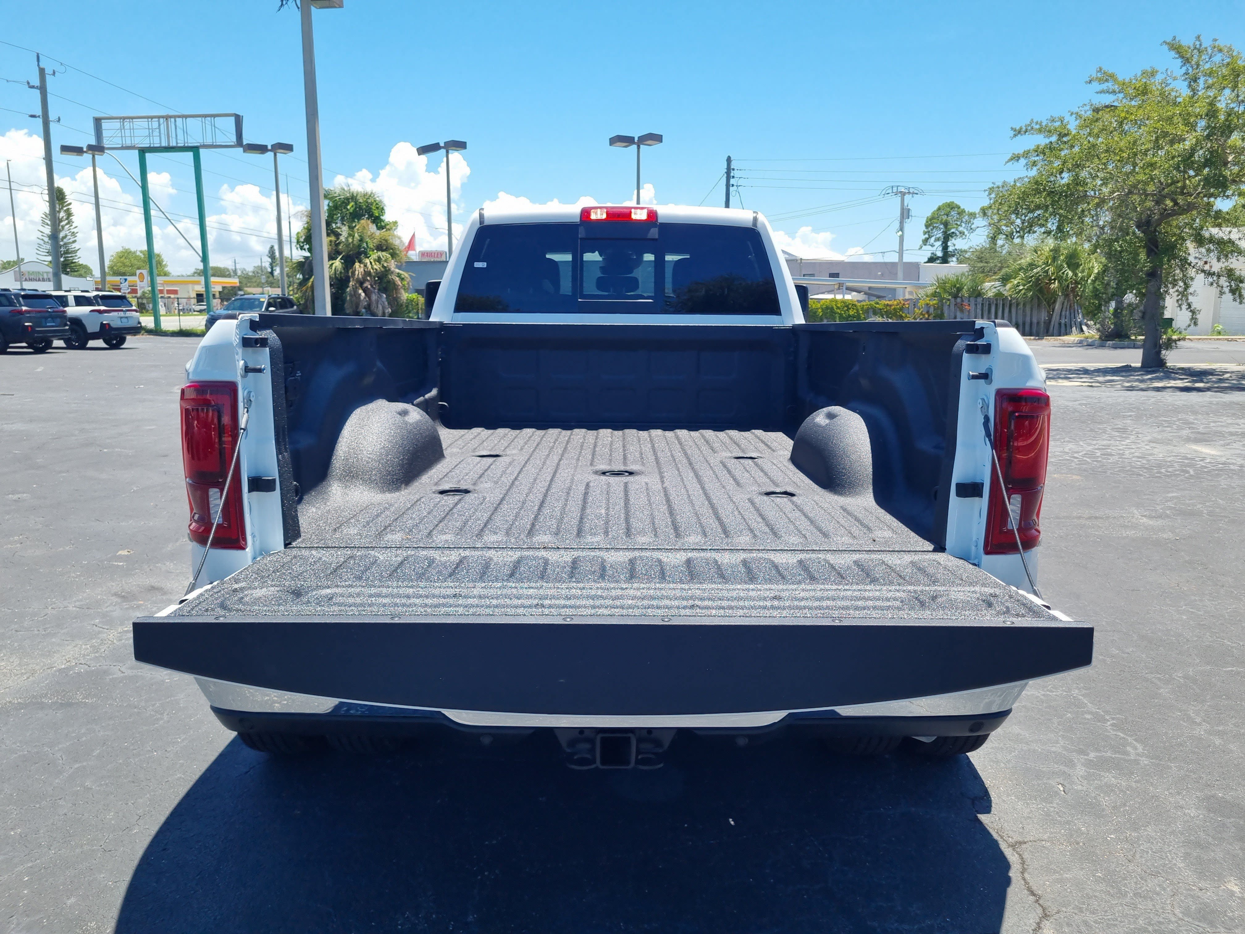 New 2026 RAM 3500 Big Horn AWD/4WD image 8