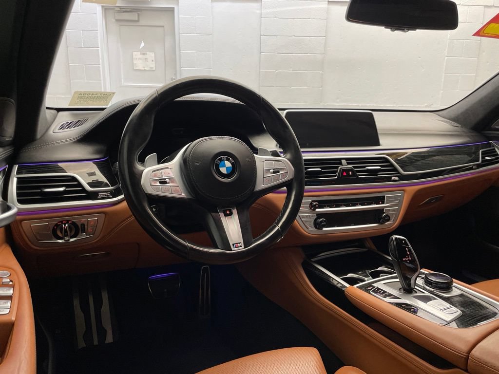 Used 2022 BMW 750i xDrive w/ Luxury Rear Seating Package AWD/4WD image 11