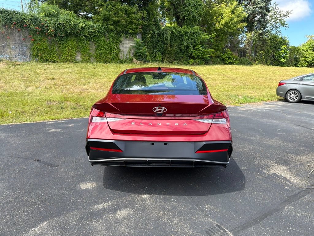 Used 2025 Hyundai Elantra SEL FWD image 6