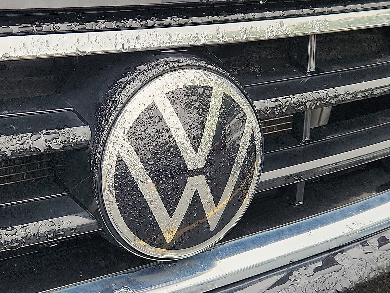 Used 2022 Volkswagen Tiguan SE R-Line AWD/4WD image 4