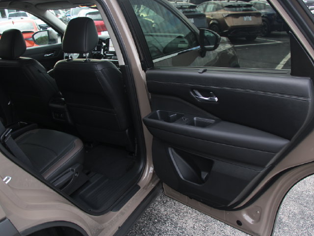 Certified 2025 Nissan Pathfinder Platinum AWD/4WD image 31
