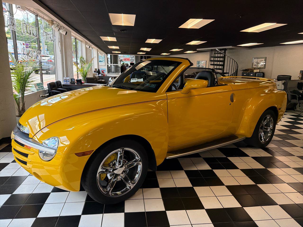 Used 2005 Chevrolet SSR w/ Preferred Equipment Group RWD image 7