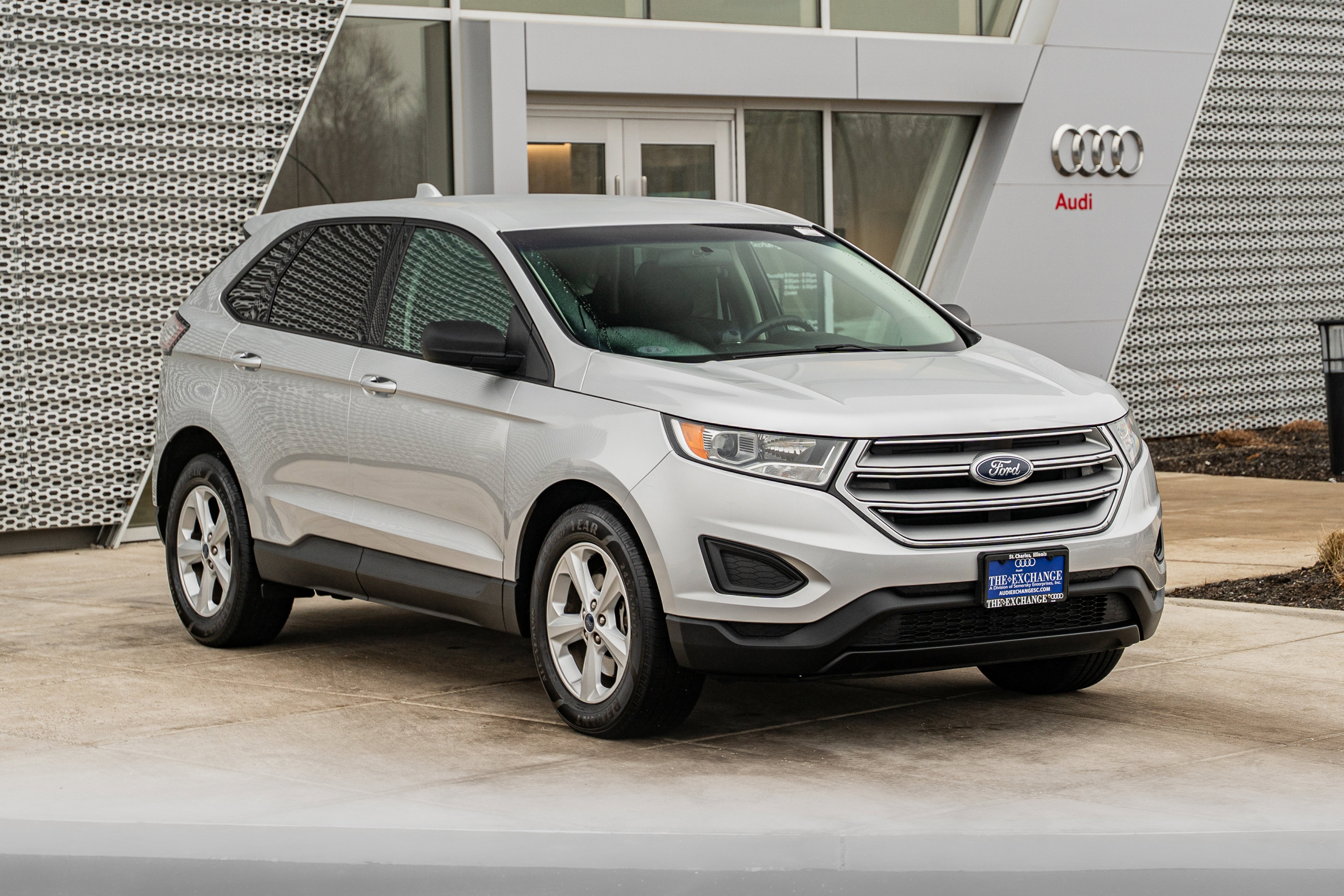 Used 2018 Ford Edge SE image 2