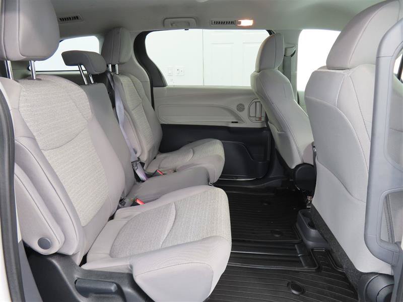 Used 2023 Toyota Sienna LE AWD/4WD image 31