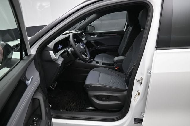 New 2026 Volkswagen Tiguan SE R-Line AWD/4WD image 9