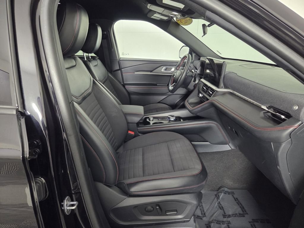 Used 2025 Ford Explorer ST-Line w/ ST-Line Street Pack image 27