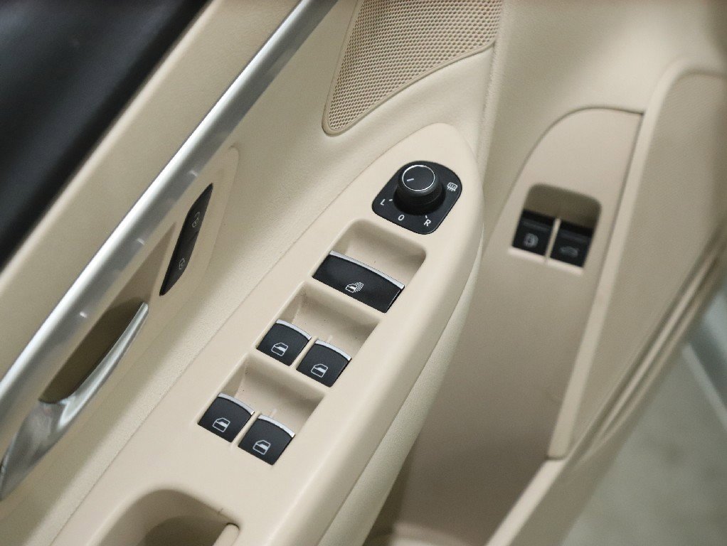 Used 2016 Volkswagen Eos Komfort image 22