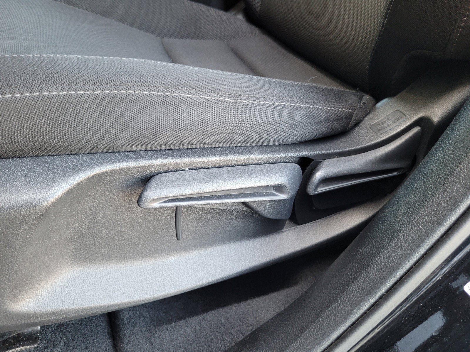 Used 2025 Honda CR-V LX image 12