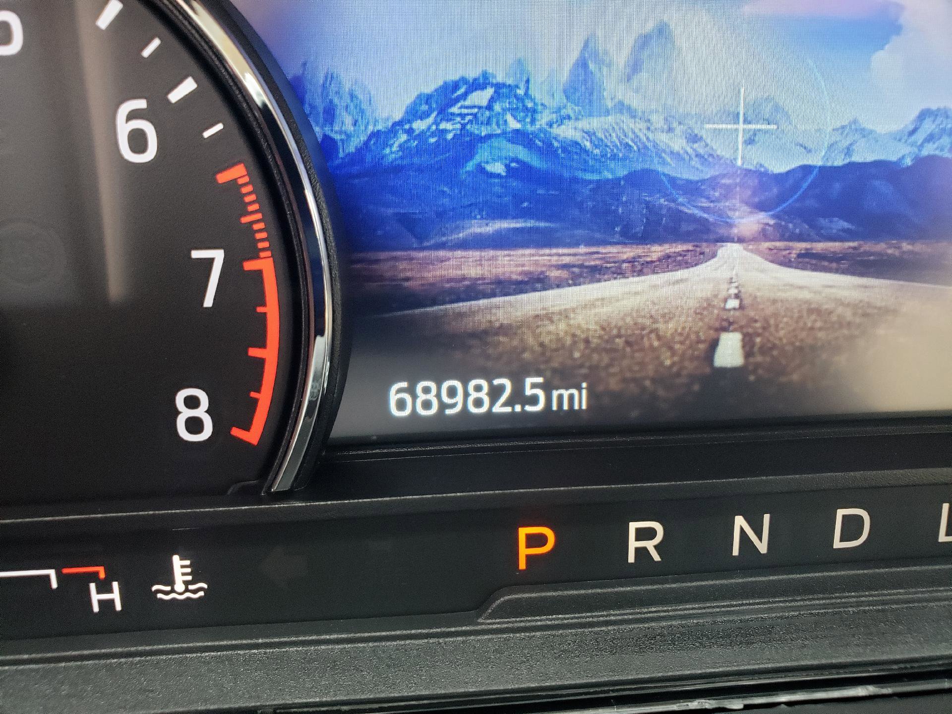 Used 2022 Ford Explorer XLT w/ Equipment Group 202A AWD/4WD image 13