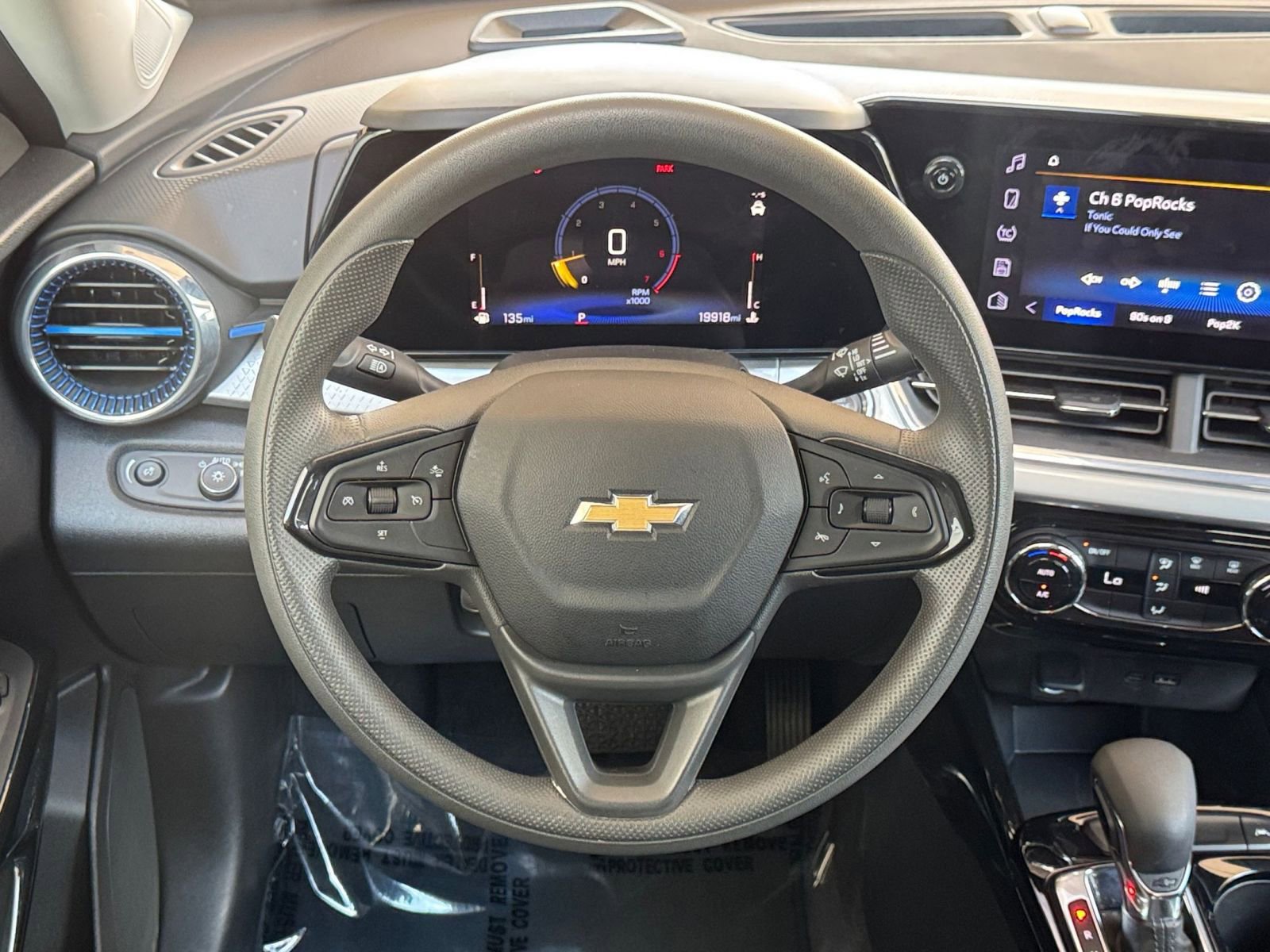 Used 2025 Chevrolet Trax LT image 28