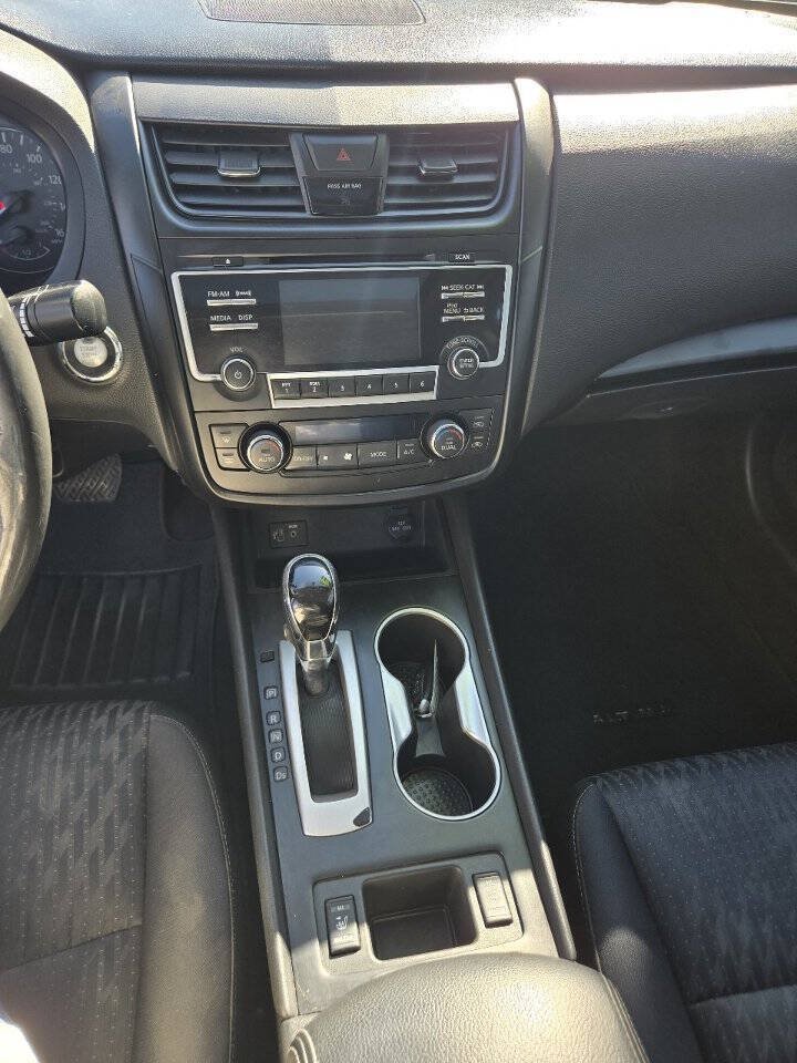 Used 2017 Nissan Altima 2.5 S FWD image 9