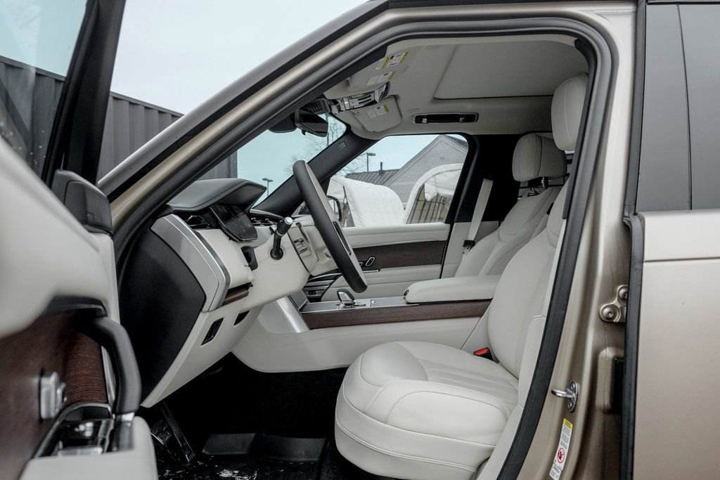 New 2025 Land Rover Range Rover SE image 9