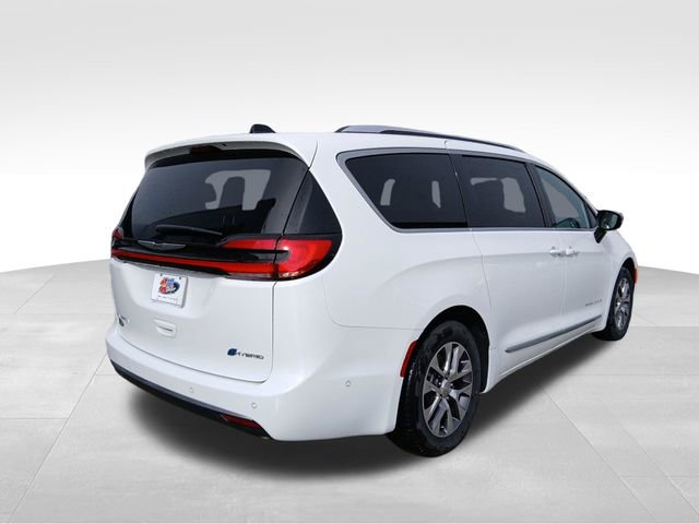 Used 2025 Chrysler Pacifica Pinnacle image 5