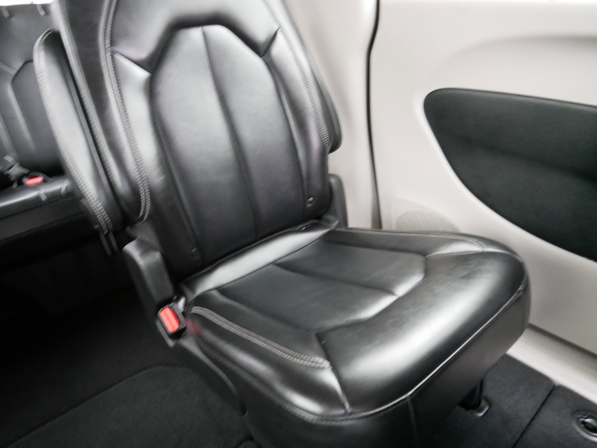 Certified 2024 Chrysler Pacifica Touring-L image 14