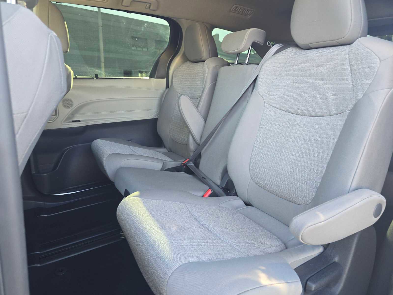 Used 2022 Toyota Sienna LE image 17