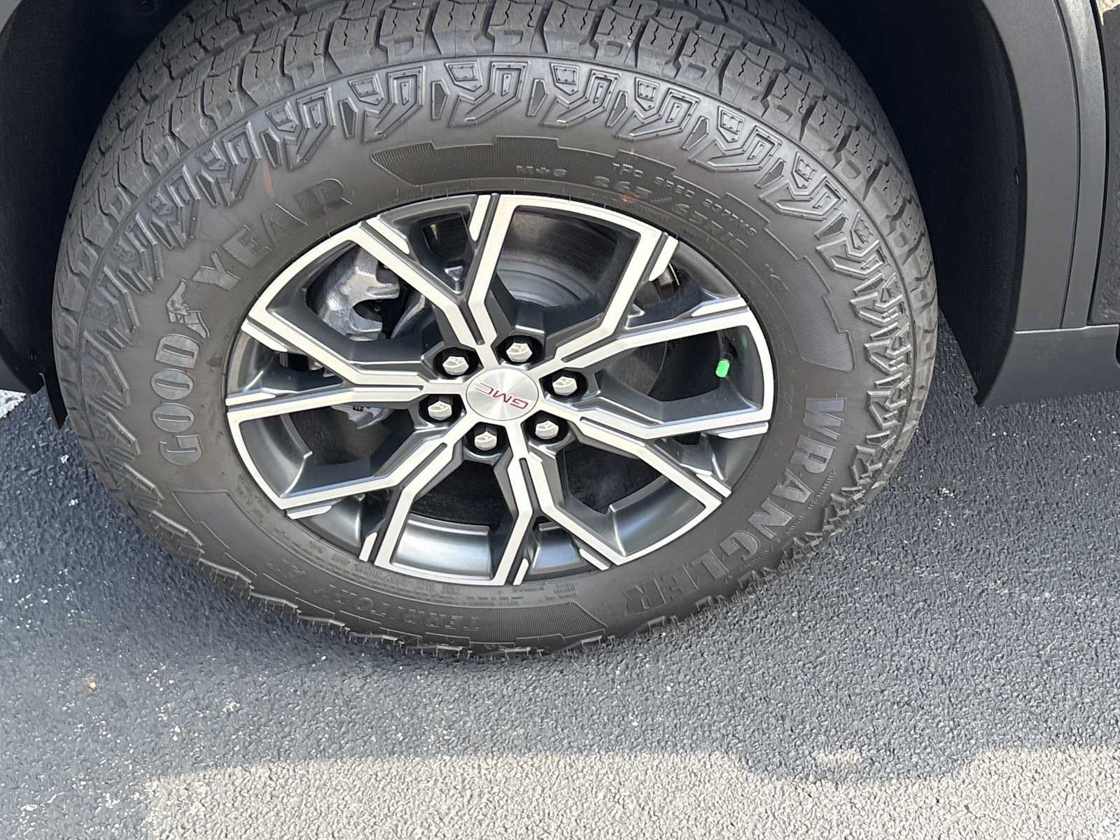 New 2026 GMC Acadia AT4 w/ Luxury Package AWD/4WD image 27